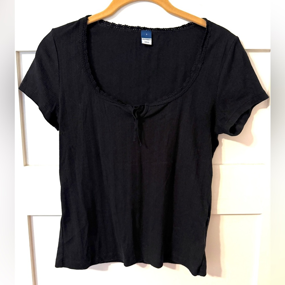 Old Navy Black Scoop Neck Short Sleeve Top with Tie